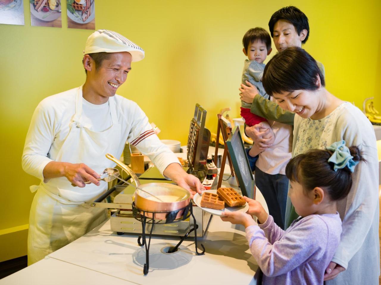 Omo7 Asahikawa By Hoshino Resorts Exterior foto A family at a buffet