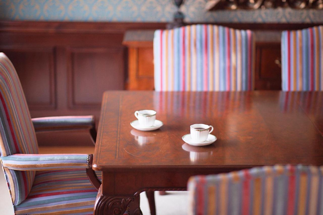 Omo7 Asahikawa By Hoshino Resorts Exterior foto A table at a café